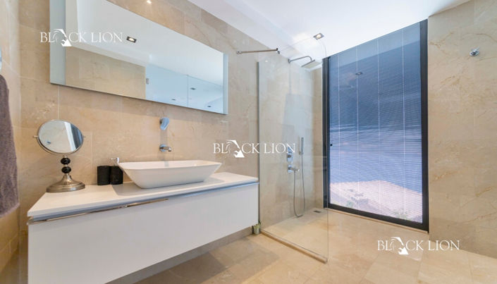 Image No.28-3 Bed Villa for sale