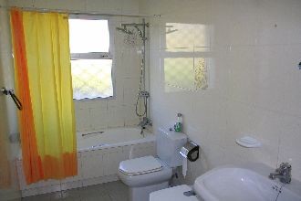 Image No.15-6 Bed Property for sale