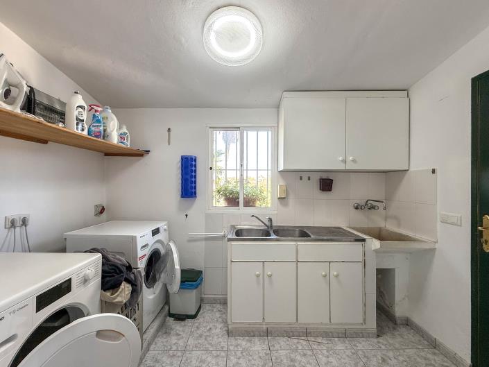 Image No.36-6 Bed Villa / Detached for sale