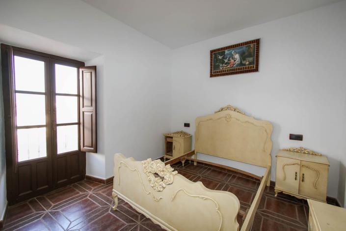 Image No.9-7 Bed Villa / Detached for sale