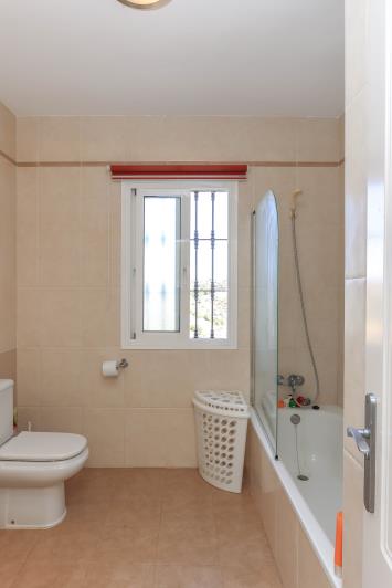 Image No.24-2 Bed Villa / Detached for sale