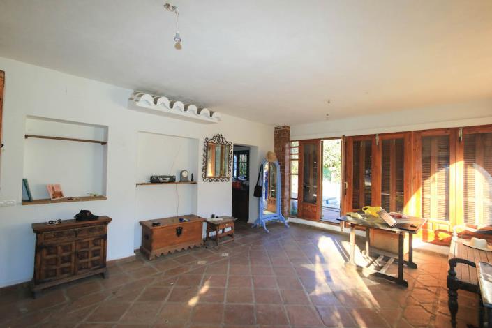 Image No.8-1 Bed Farmhouse for sale