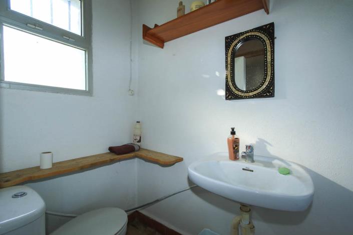 Image No.19-1 Bed Farmhouse for sale