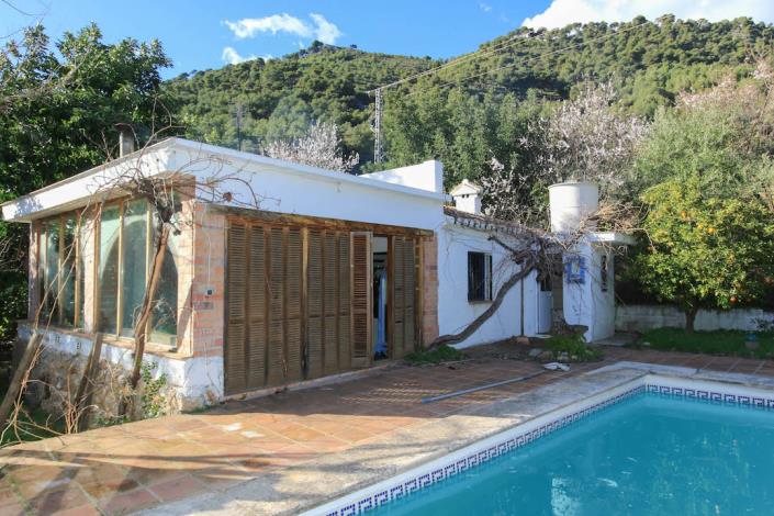 Image No.20-1 Bed Farmhouse for sale