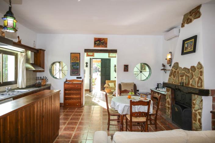 Image No.11-5 Bed Country House for sale