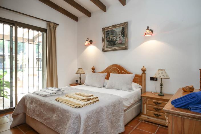 Image No.24-5 Bed Country House for sale