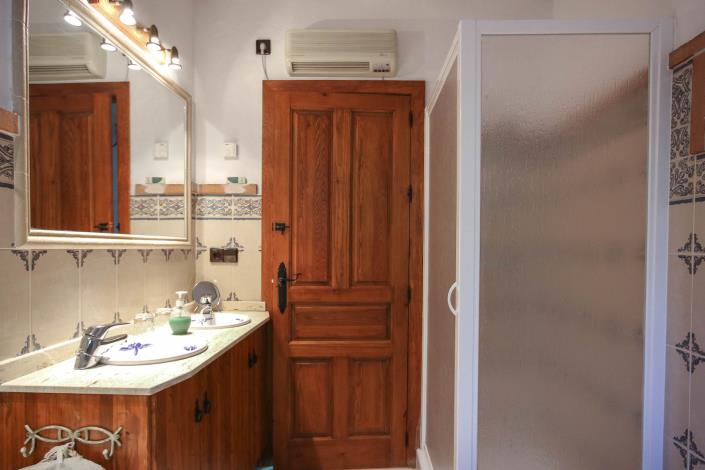 Image No.28-5 Bed Country House for sale