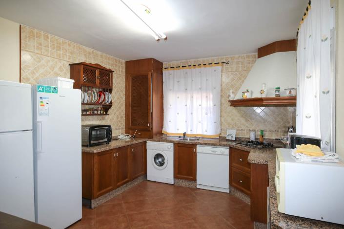 Image No.10-6 Bed Country House for sale