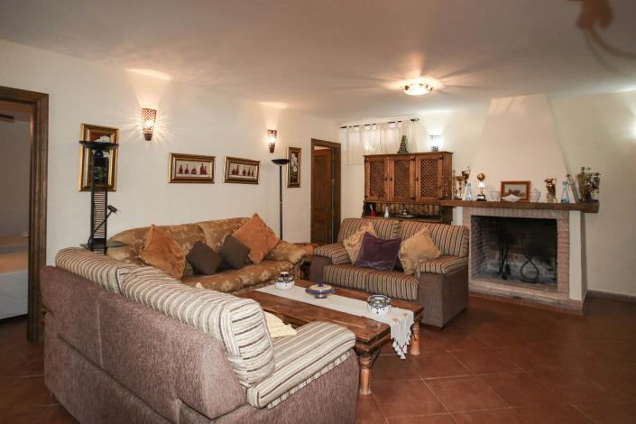 Image No.19-6 Bed Country House for sale