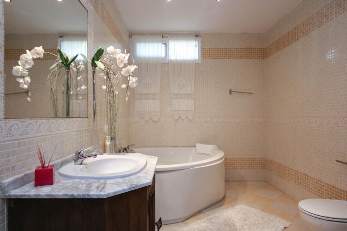 Image No.25-6 Bed Country House for sale