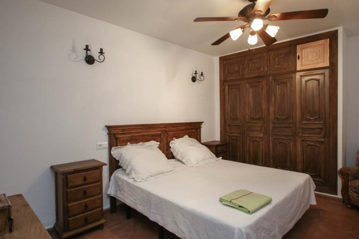 Image No.26-6 Bed Country House for sale