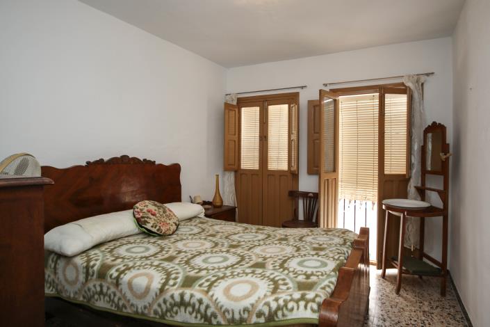 Image No.20-4 Bed Townhouse for sale