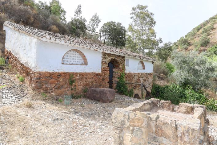 Image No.6-14 Bed Hotel for sale