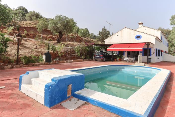 Image No.8-14 Bed Hotel for sale