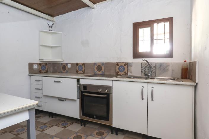 Image No.56-14 Bed Hotel for sale