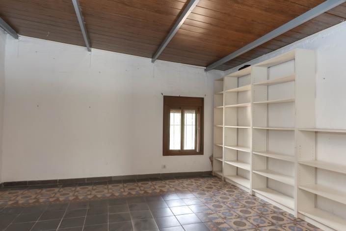 Image No.57-14 Bed Hotel for sale