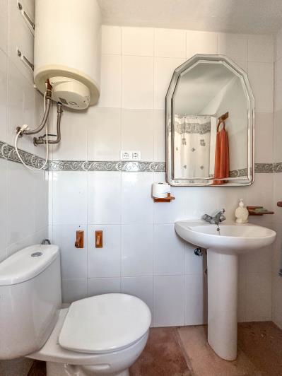 Image No.39-3 Bed Villa / Detached for sale