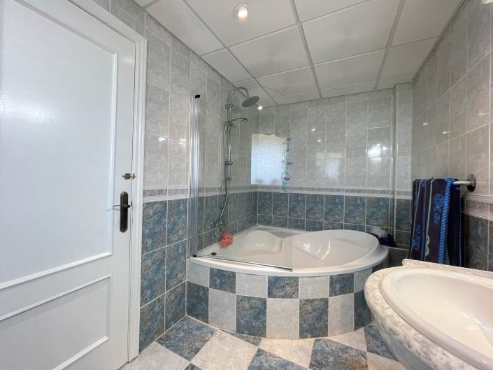 Image No.24-5 Bed Villa / Detached for sale