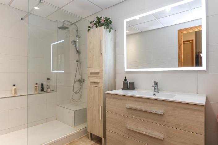 Image No.57-5 Bed Villa / Detached for sale