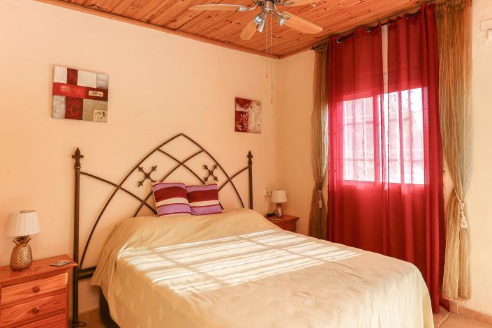 Image No.59-5 Bed Villa / Detached for sale