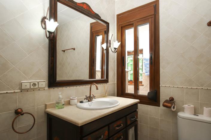 Image No.19-4 Bed Townhouse for sale