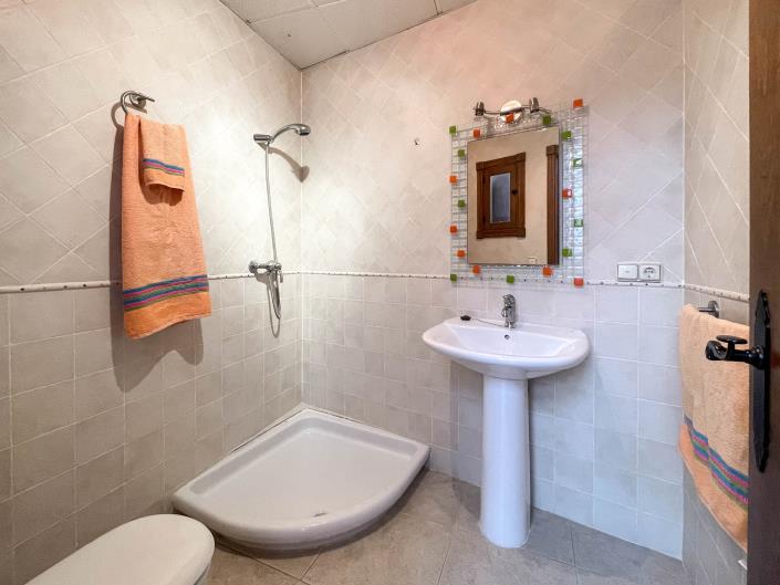 Image No.24-4 Bed Townhouse for sale