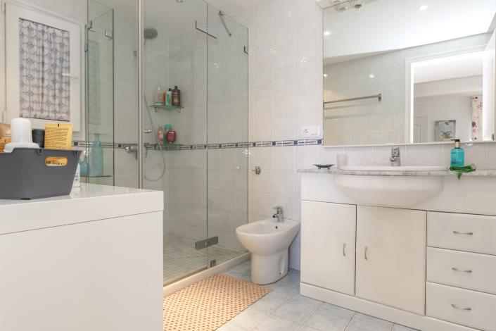 Image No.48-4 Bed Villa / Detached for sale