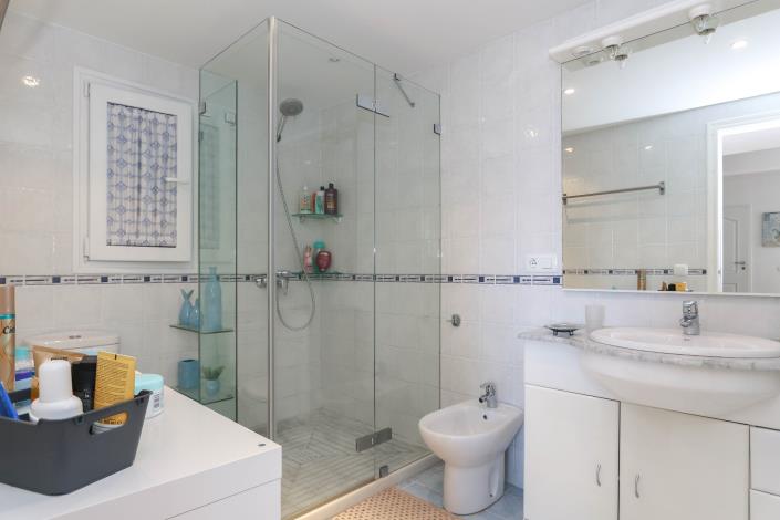 Image No.50-4 Bed Villa / Detached for sale