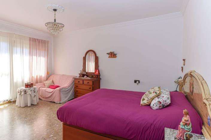 Image No.13-4 Bed Townhouse for sale