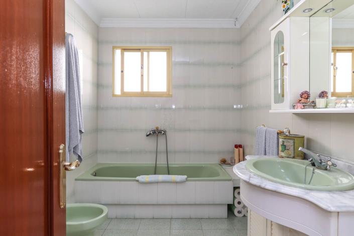 Image No.15-4 Bed Townhouse for sale