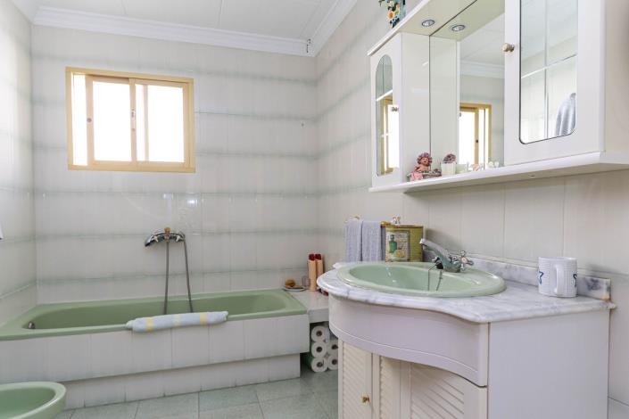 Image No.16-4 Bed Townhouse for sale