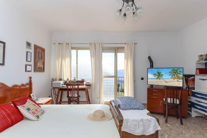 Image No.21-4 Bed Townhouse for sale