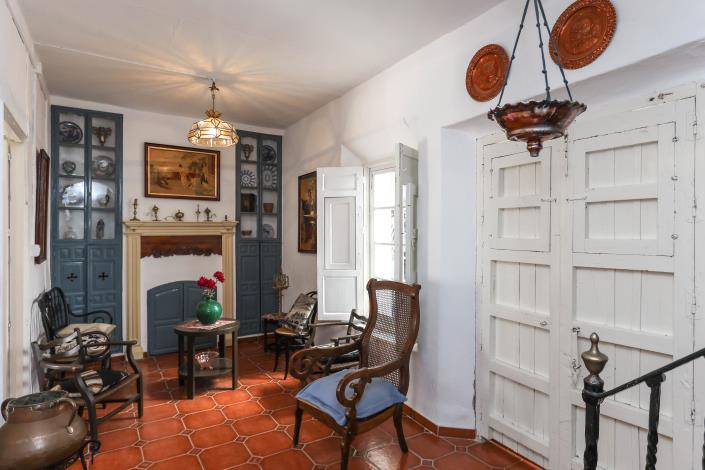 Image No.13-5 Bed Townhouse for sale