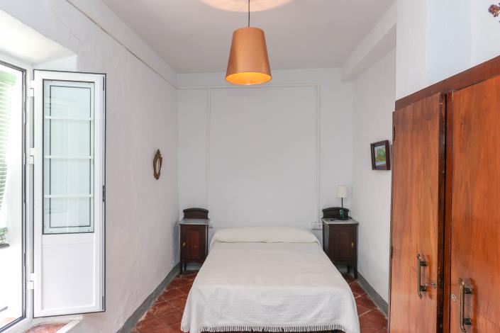 Image No.37-5 Bed Townhouse for sale