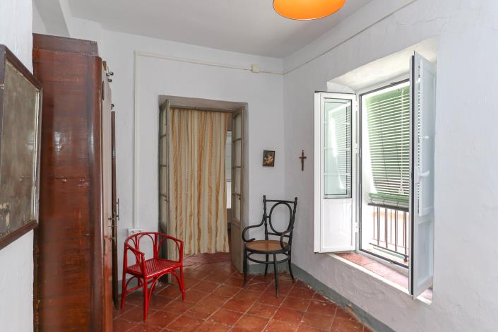 Image No.38-5 Bed Townhouse for sale