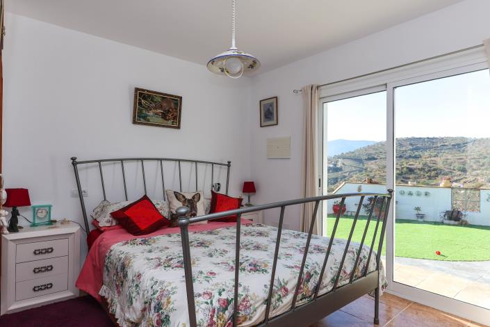 Image No.24-3 Bed Villa / Detached for sale