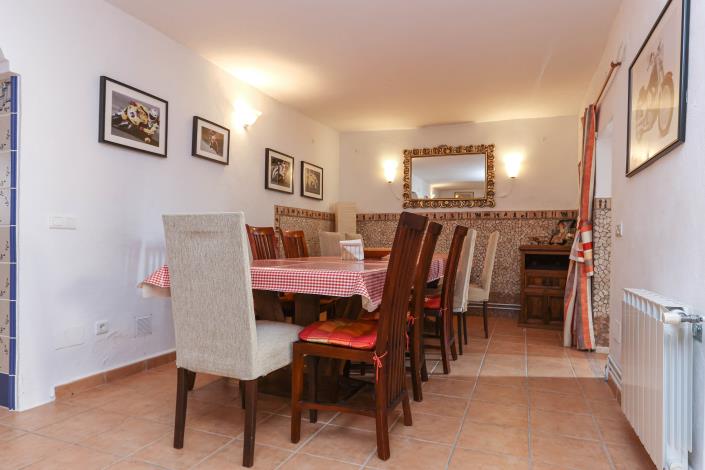 Image No.8-6 Bed Townhouse for sale