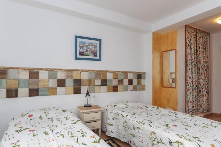 Image No.28-6 Bed Townhouse for sale