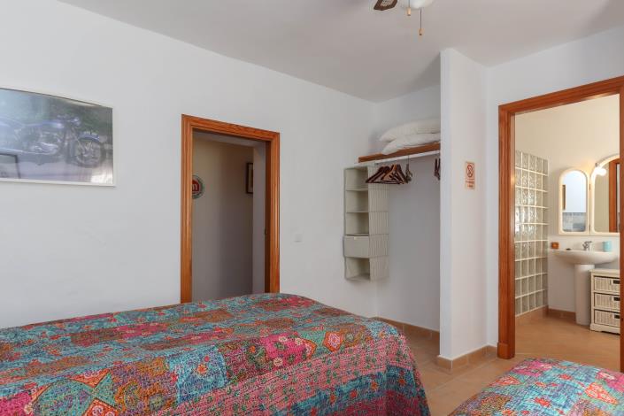 Image No.42-6 Bed Townhouse for sale