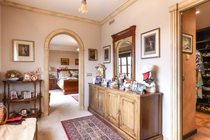 Image No.28-5 Bed Villa / Detached for sale