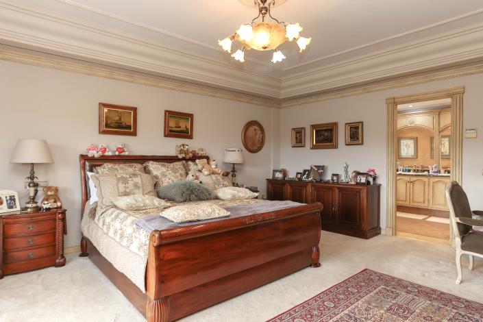 Image No.31-5 Bed Villa / Detached for sale