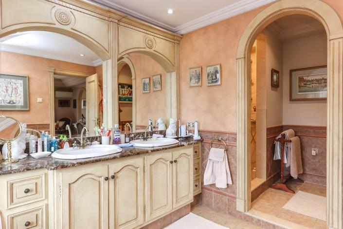 Image No.34-5 Bed Villa / Detached for sale