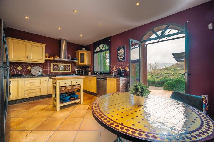 Image No.8-4 Bed Villa / Detached for sale