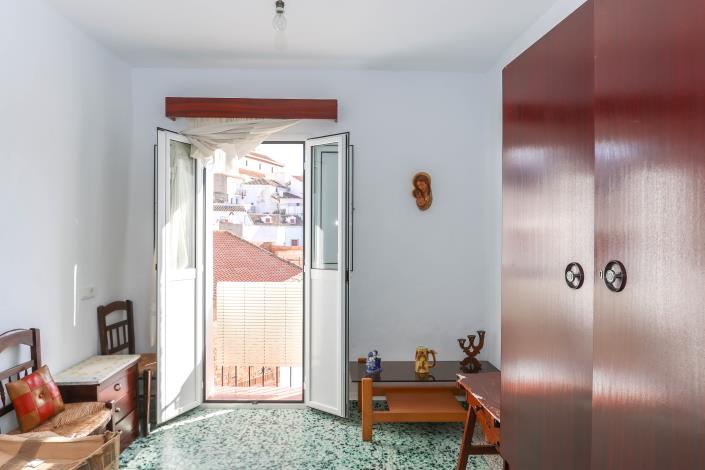 Image No.21-4 Bed Townhouse for sale