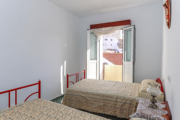 Image No.23-4 Bed Townhouse for sale