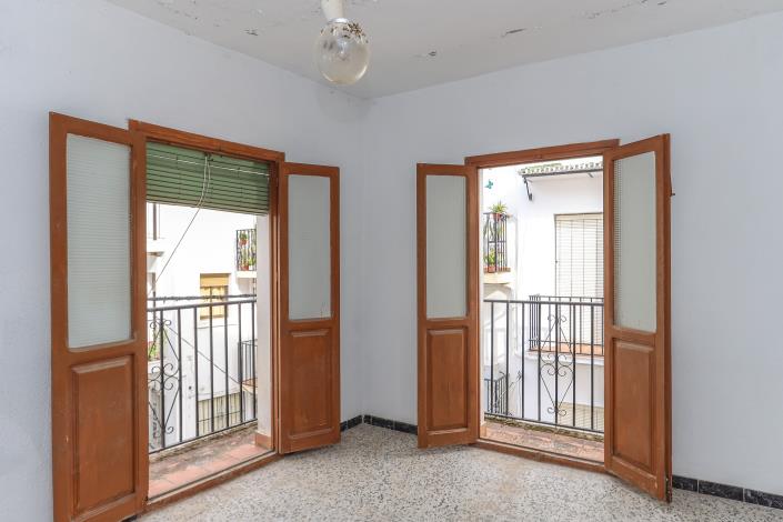 Image No.15-2 Bed Townhouse for sale