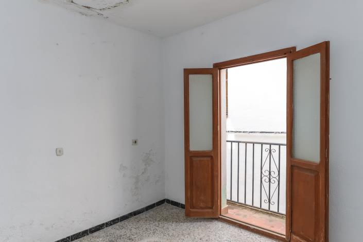 Image No.19-2 Bed Townhouse for sale