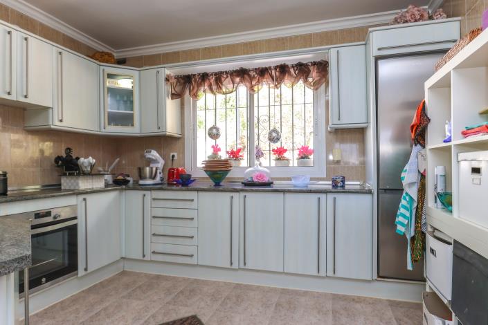 Image No.14-3 Bed Townhouse for sale