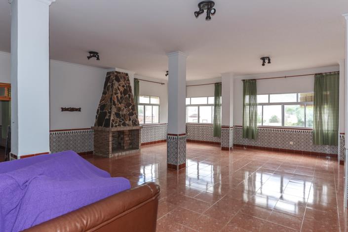 Image No.3-26 Bed Commercial for sale