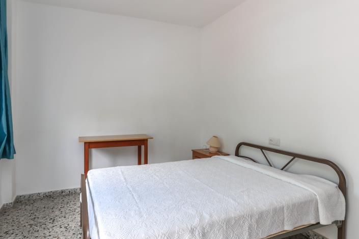 Image No.17-26 Bed Commercial for sale